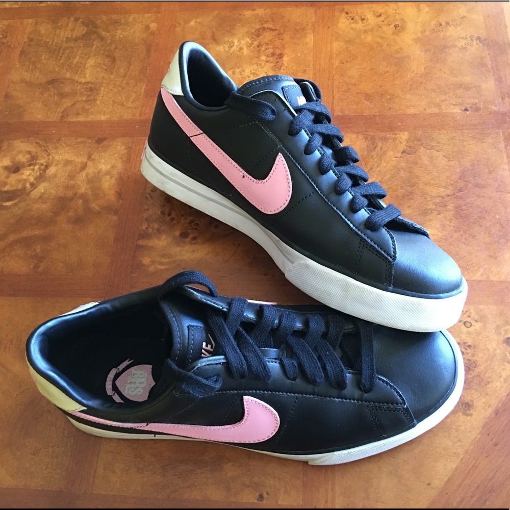 Women’s Nike Classic BRS Sneakers Size 9.5